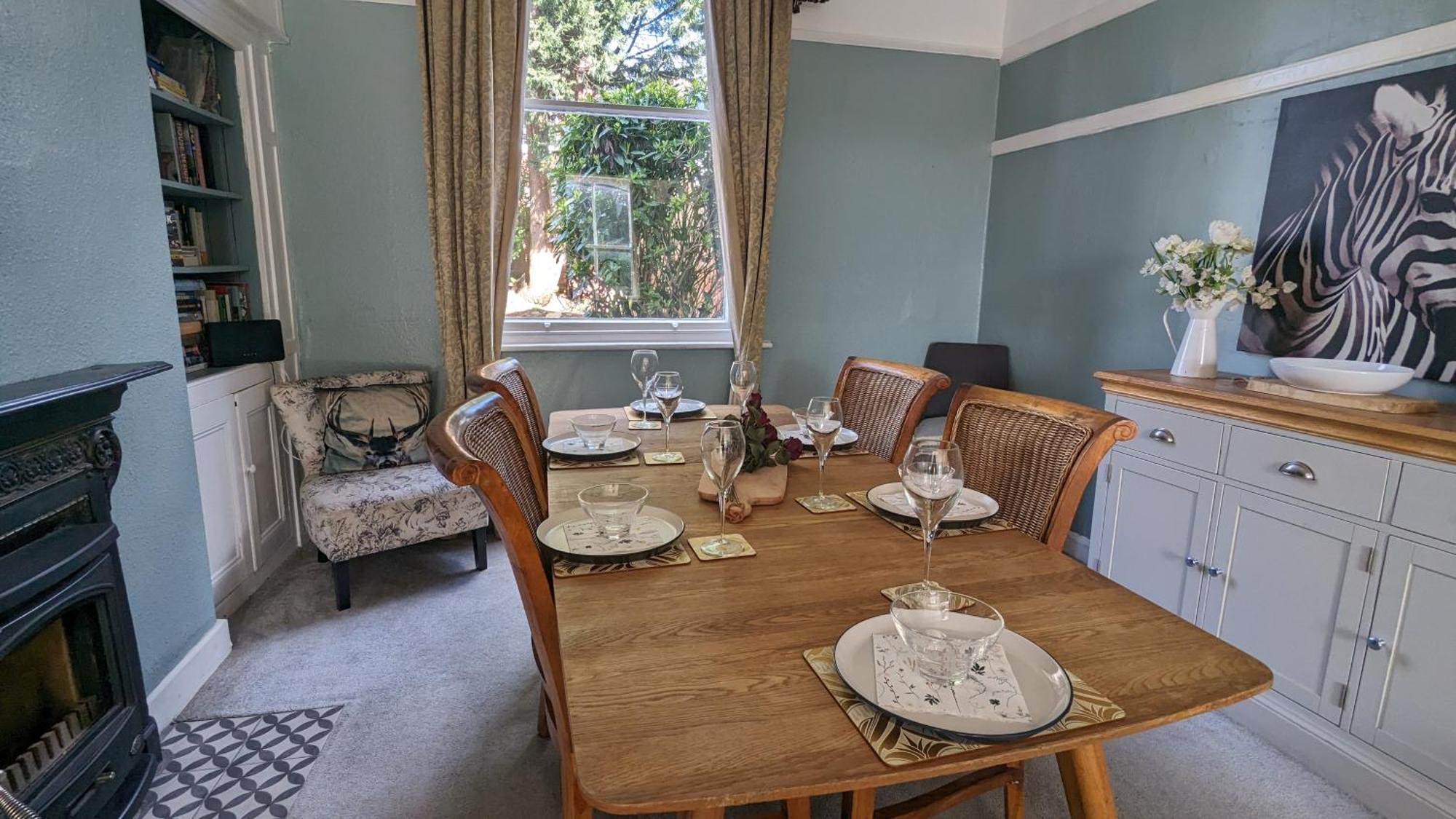 Spacious Home, By Headingley Stadium, Lgi, Leeds Arena, And The Of Leeds *